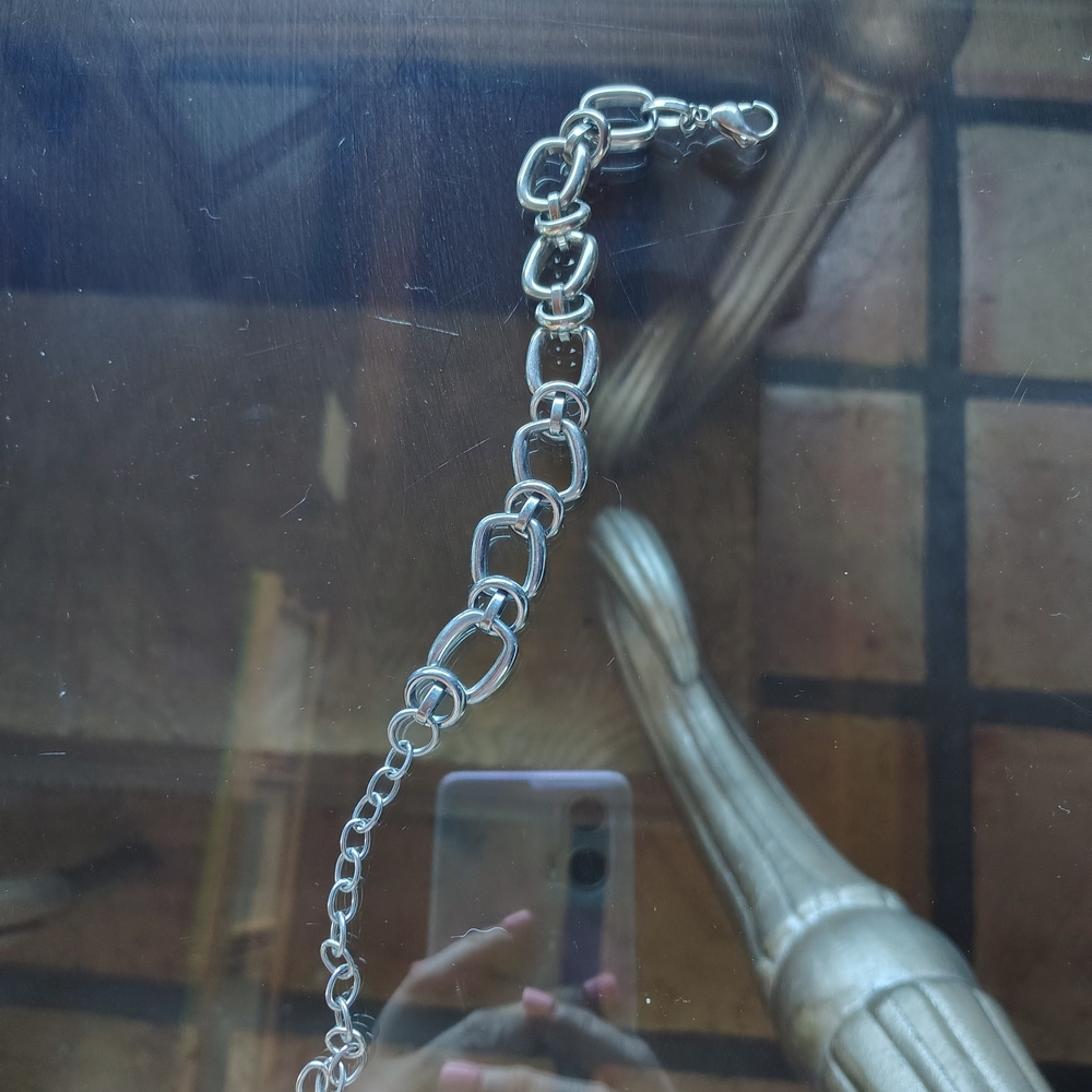 Elegant Silver Chain Bracelet - Picture 2 of 3